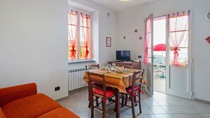 Living room - Traditional Holiday Home in Moneglia With Private Terrace (Moneglia)