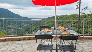 Balcony - Traditional Holiday Home in Moneglia With Private Terrace (Moneglia)