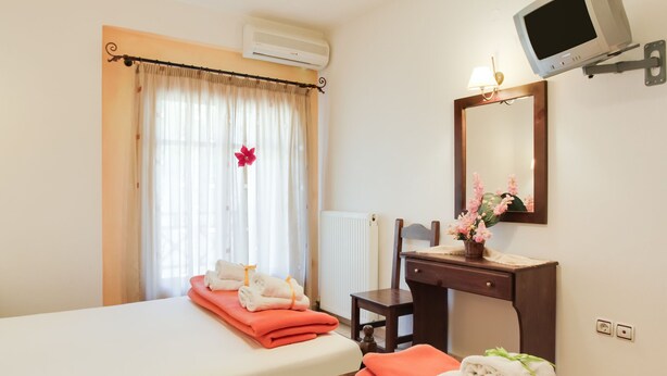 Villa | Room amenity - Elegant Holiday Home in Stournareika With Balcony (Pyli)