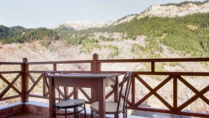 Balcony - Elegant Holiday Home in Stournareika With Balcony (Pyli)