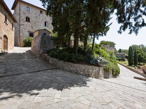 Exterior - Picturesque Apartment in Montefiridolfi With Swimming Pool (San Casciano in Val di Pesa)