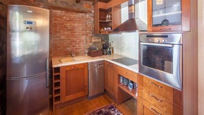 Casa | Cocina privada | Refrigerador, horno y parrilla de estufa 