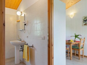 Shower, towels