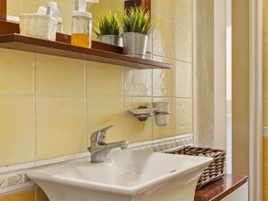 Ferienhaus | Badezimmer | Dusche, Handtücher