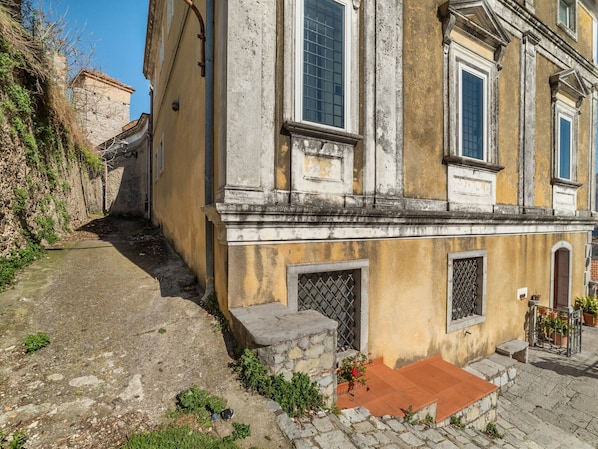 Exterior - Vintage Holiday Home in Caselle in Pittari near Forest (Caselle in Pittari)
