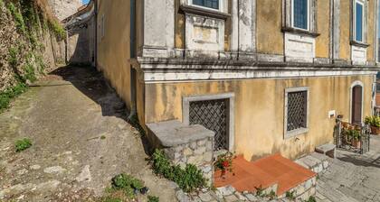 Vintage Holiday Home in Caselle in Pittari near Forest