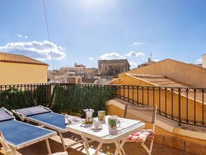 Balcony - Simplistic Holiday Home in Ortigia With Terrace (Syracuse)