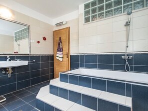 Bathroom | Bathtub, towels