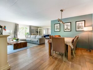 Dining - Modern Holiday Home in Zeewolde With a Swimming Pool (Zeewolde)