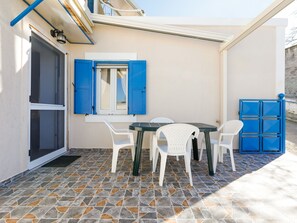 House | Balcony - Simplistic Holiday Home in Oinousses With Balcony (Oinousses)