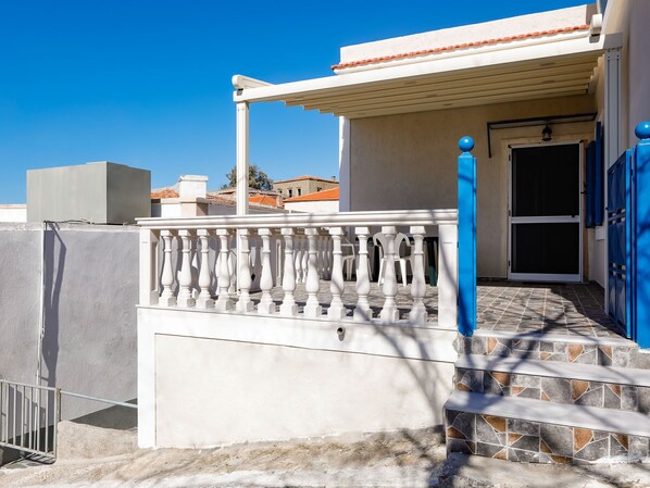 Reception - Simplistic Holiday Home in Oinousses With Balcony (Oinousses)