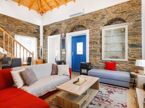 House | Living room - Simplistic Holiday Home in Oinousses With Balcony (Oinousses)