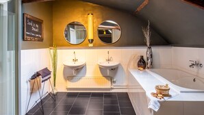 Bathroom - Lavish Farmhouse in Egmond aan den Hoef With Sauna (Egmond aan den Hoef)