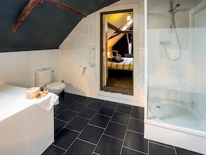 Bathroom - Lavish Farmhouse in Egmond aan den Hoef With Sauna (Egmond aan den Hoef)