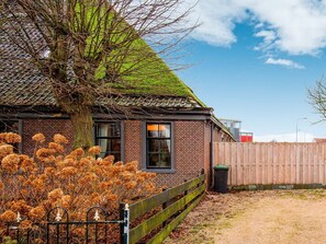 Exterior - Lavish Farmhouse in Egmond aan den Hoef With Sauna (Egmond aan den Hoef)