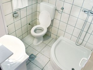 House | Bathroom | Shower, towels