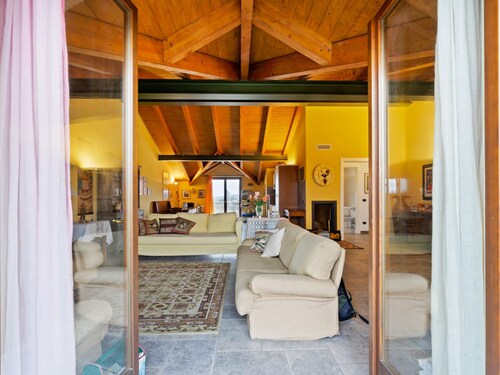 Belvilla by OYO Secluded Apartment With Balcony