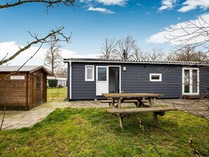 Exterior - Vibrant Holiday Home in Aalten With Terrace (Aalten)