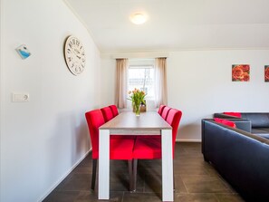 Dining - Vibrant Holiday Home in Aalten With Terrace (Aalten)