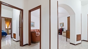 3 bedrooms, cots/infant beds, bed sheets - Attractive Apartment in Pimonte With Balcony (Pimonte)