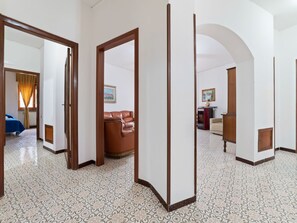3 bedrooms, cots/infant beds, bed sheets - Attractive Apartment in Pimonte With Balcony (Pimonte)