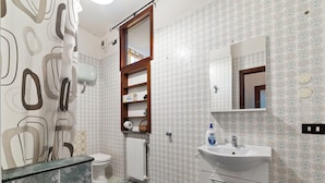 Apartment | Bathroom - Attractive Apartment in Pimonte With Balcony (Pimonte)