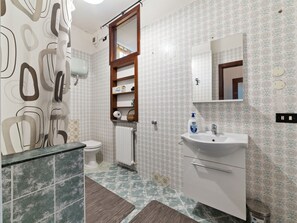 Apartment | Bathroom - Attractive Apartment in Pimonte With Balcony (Pimonte)