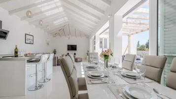 Villa | Dining