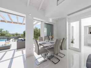 Villa | Restaurantes