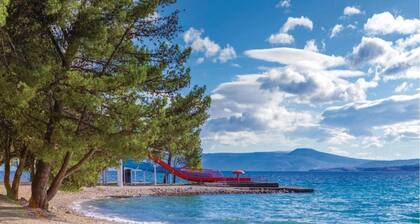 Villa in Debeljak With Pool Near the Sea
