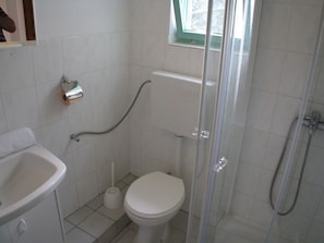 Apartment | Bathroom | Shower, towels