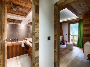 Bồn tắm, khăn tắm 