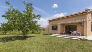 Unclassified image, 3 of 25, button - Alluring Apartment in Labin With Garden (Labin)