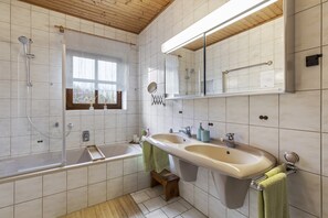 Bathroom - Wohnung in Lindau Nahe Schonsee Wald (Schoensee)