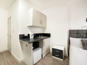 Apartment | Private kitchen | Fridge, microwave