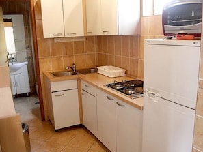 House | Private kitchen | Fridge, oven
