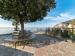 Balcony - Traditional Apartment in Agerola With Garden (Agerola)