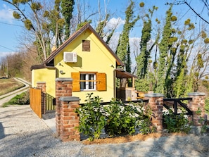 Exterior - Rustic Holiday Home in Donja Stubica With Terrace (Donja Stubica)