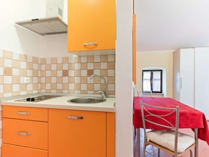 Apartment | Private kitchen | Stovetop, electric kettle