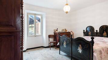 House | 3 bilik tidur, dilengkapkan perabot secara berasingan, cadar katil