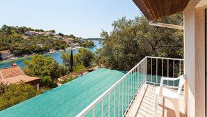 Balcony - Alluring Cottage With Balcony (Vela Luka)