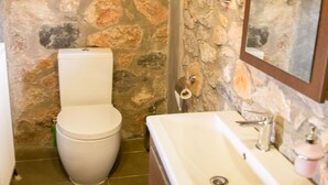 Villa | Bathroom - Traditional Holiday Home in Pella With Garden (Edessa)