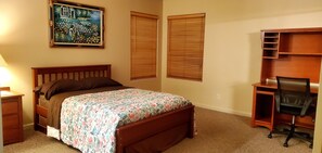 4 Schlafzimmer, Schreibtisch, Bügeleisen/Bügelbrett, kostenloses WLAN