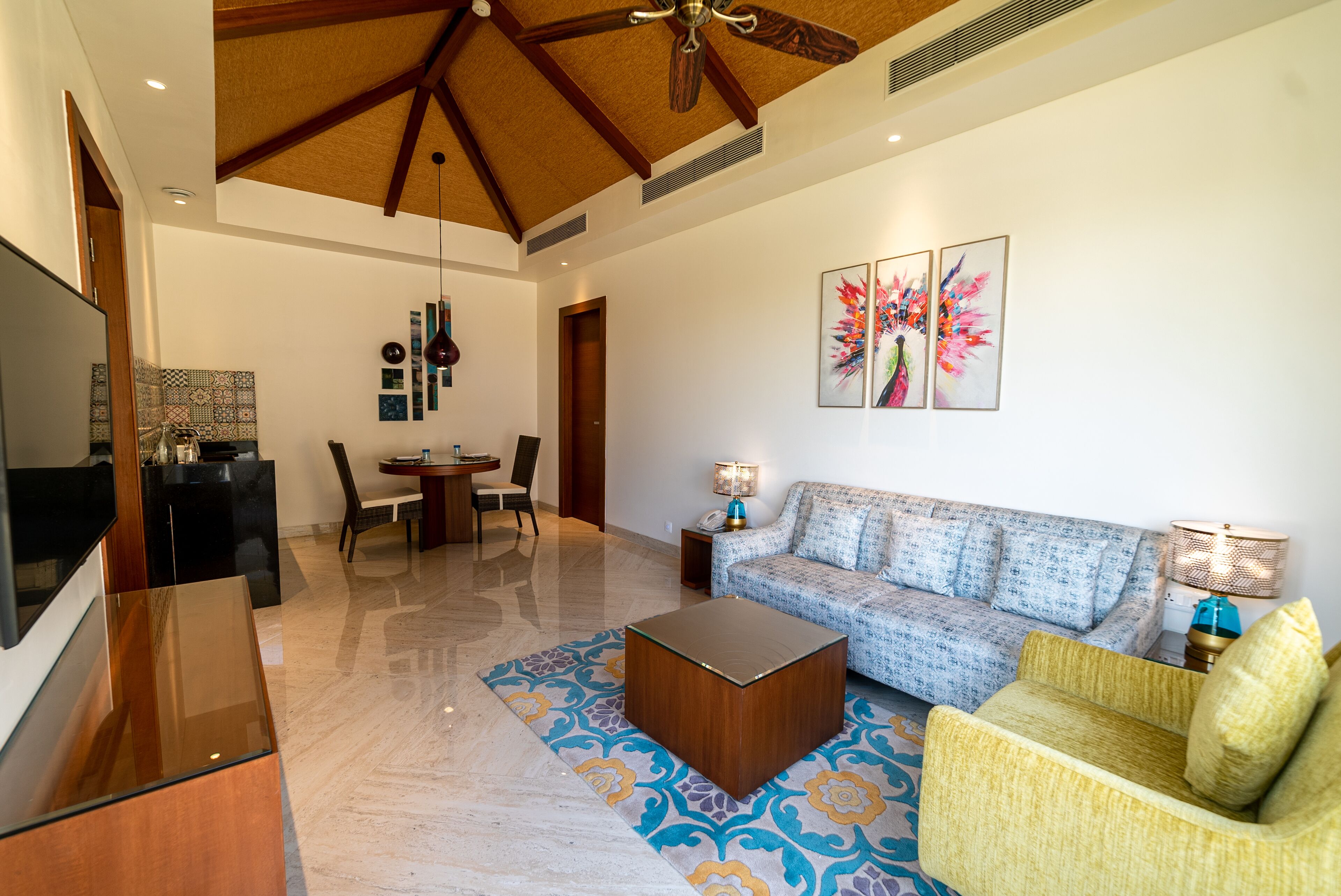 Villa, 1 King Bed, Non Smoking (Sunrise Garden) | Living room