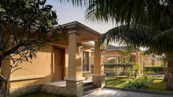 Villa, 1 King Bed, Non Smoking (Sunrise Garden) | 1 bedroom, Egyptian cotton sheets, premium bedding, memory foam beds