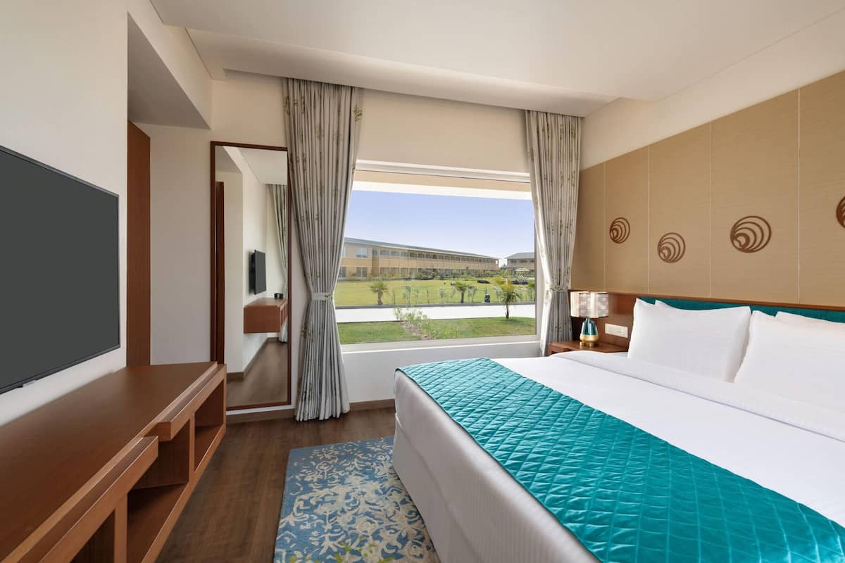 Family Suite, Multiple Beds, Non Smoking (2 King Beds)