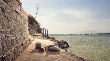 Privat strand i nærheden, liggestole, parasoller
