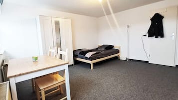 Apartment, 3 Bedrooms (incl. cleaning fee 50 EUR) | 3 bedrooms, free WiFi, bed sheets