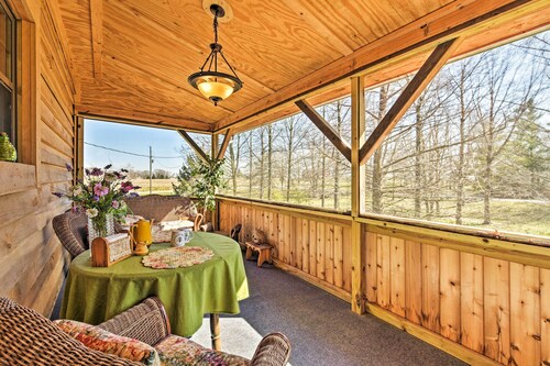 'Honey House Cabin' - A Quiet Countryside Retreat!