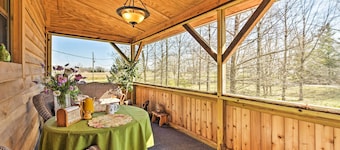 'Honey House Cabin' - A Quiet Countryside Retreat!